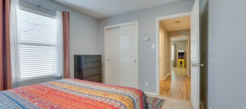 Sunny Universal City Home ~ 18 Mi to San Antonio!, 环球城 — 照片 1