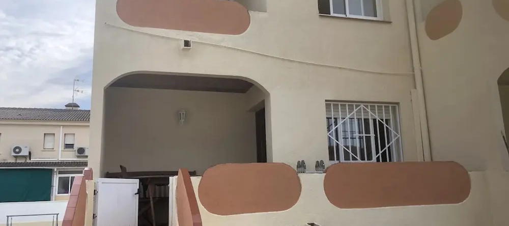 House With Large Private Pool Near the Beach, 托雷登瓦拉 — 照片 1