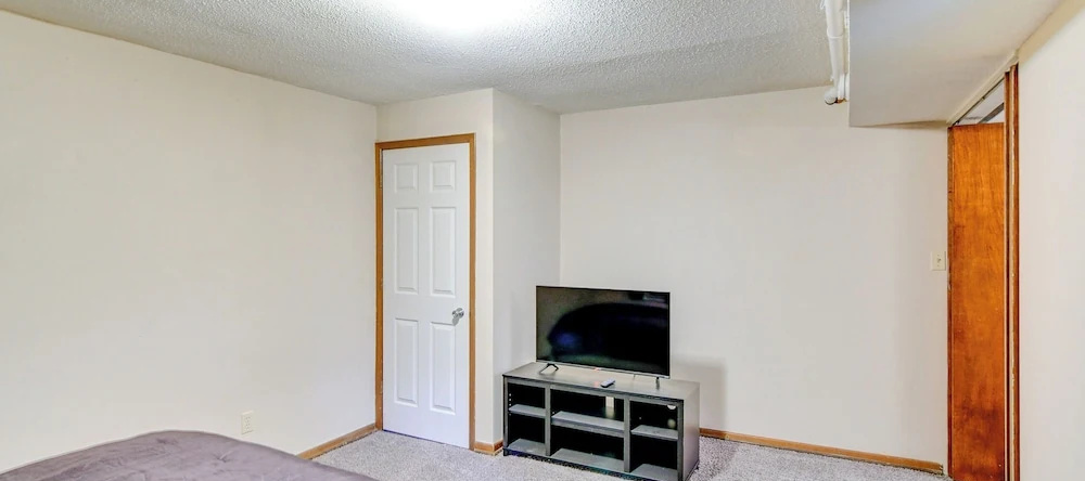 Pet-friendly Urbandale Home ~ 8 Mi to Des Moines!, Urbandale — photo 1