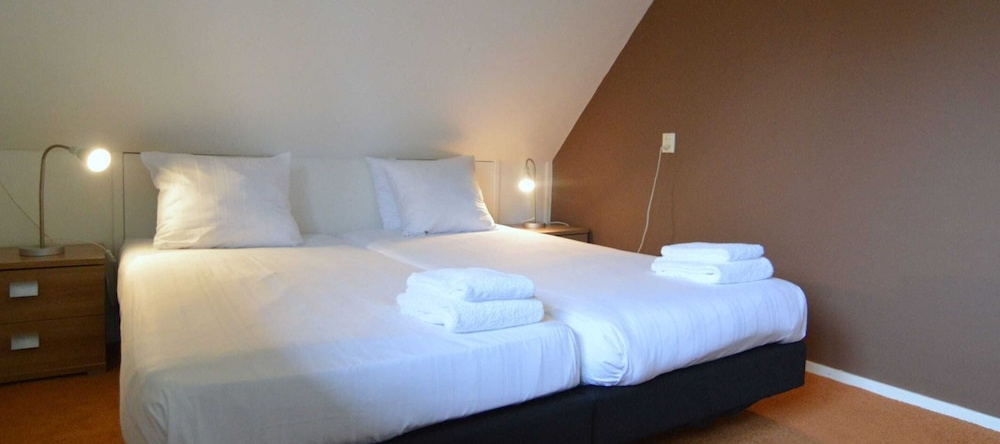 Charming Holiday Home in Hulshorst with Swimming Pool, 许尔斯霍斯特 — 照片 1