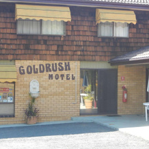 Young Goldrush Motel, 扬 — 照片 4