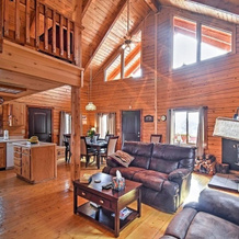 Secluded W/ Game Room & Huge Wraparound Deck 3 Bedroom Cabin, Cripple Creek — photo 4