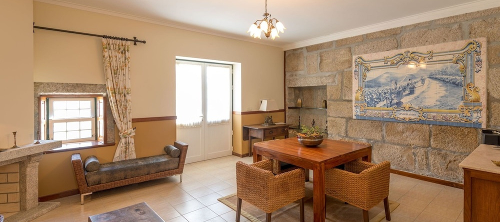 Holiday Home On Estate With Vineyards, Olive Groves And Swimming Pool, Вила-Флор — фото 1