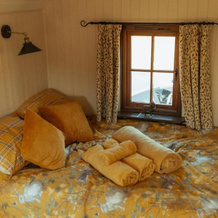 Glamping in Wiltshire in our Luxury Shepherds Hut, Malmesbury — photo 2