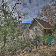 Mountainside Cabin w/ Deck - 16 Miles to Skiing!, 双峰 — 照片 2