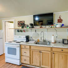 Shared Hot Tub & Fire Pit: Tranquil Whittier Gem!, Уитиер — фото 3