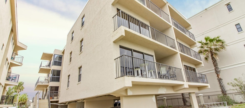 Beachcomber 301 2 Br condo by RedAwning, Jacksonville Beach — photo 1