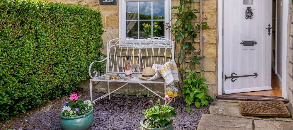 Snowdrop Cottage, Tadcaster — photo 1