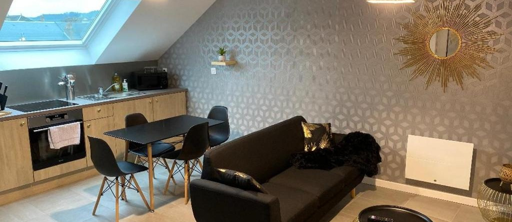 Appartement Chaleureux Wifi Et Parking Gratuit, Живе — фото 1