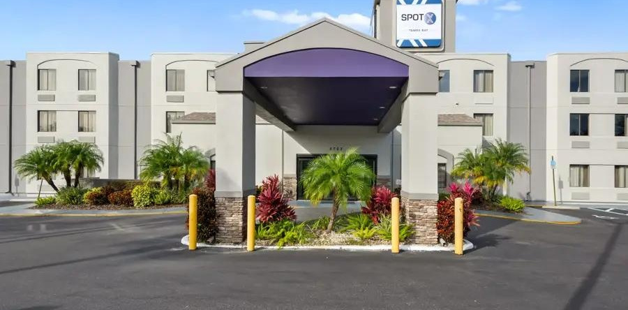 SPOT X Hotel Tampa - Wesley Chapel by The Red Collection, 韦斯利教堂 — 照片 1