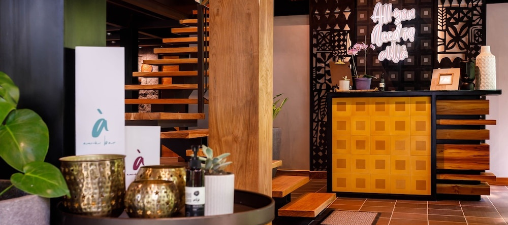 awā Beachfront Hotel, 旧港 — 照片 1