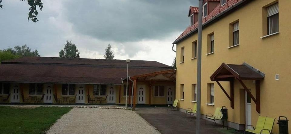 Fenyő Panzió, Мезёкёвешд — фото 1