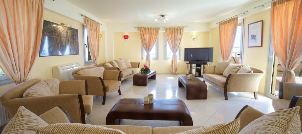 Belle View Hotel, Maganos — photo 1