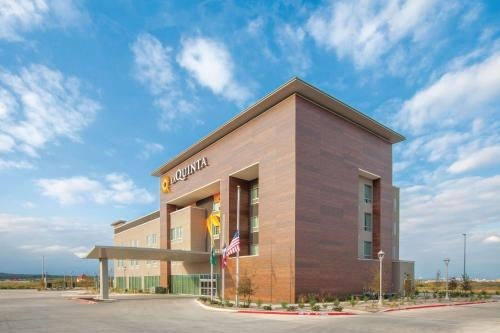 La Quinta by Wyndham San Marcos Outlet Mall, 圣马科斯 — 照片 1