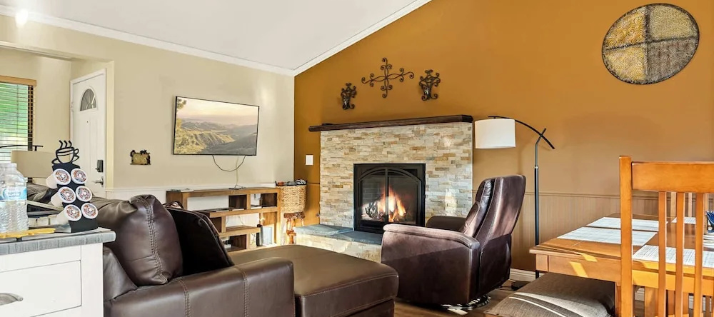 The Leehive Near Lake Arrowhead Village, 蓝杰 — 照片 1