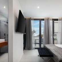 white residence with pool room, 赫瓦尔 — 照片 2