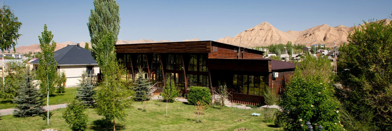 Khan Tengri Hotel, 纳伦 — 照片 1