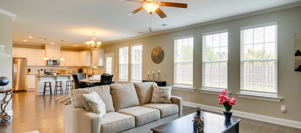 Quaint Grovetown Getaway w/ Private Hot Tub!, 格罗夫敦 — 照片 1