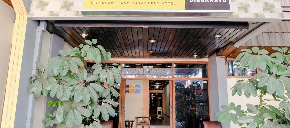 Hotel Dirgahayu by OYO Rooms, 波诺罗戈 — 照片 1