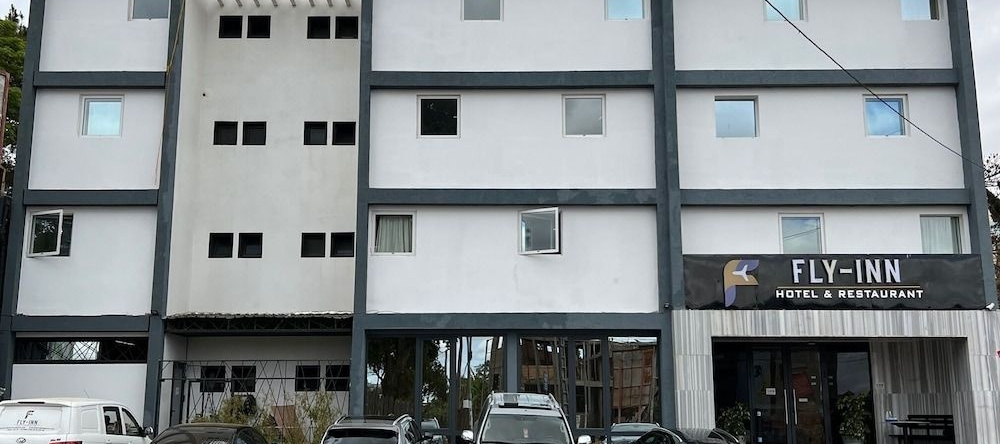 Fly Inn Madagascar Hotel, Антананариву — фото 1