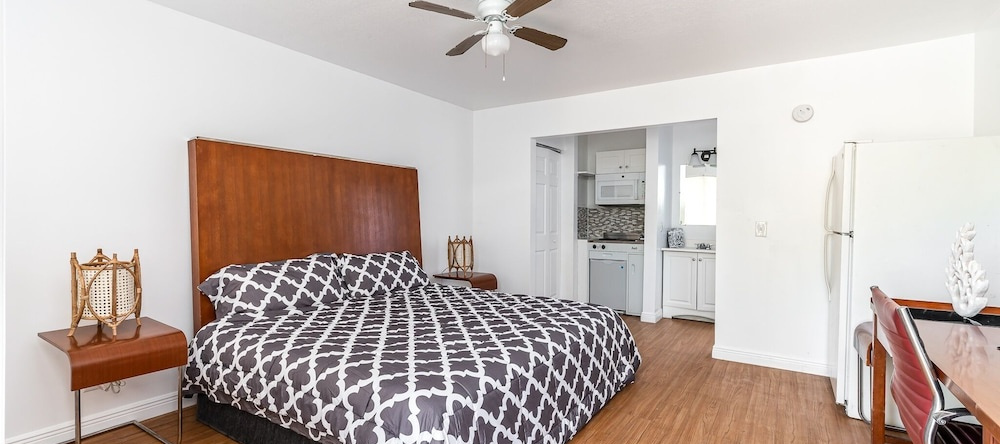 Seven Palms Hotel & Apartments, Lake Worth — photo 1
