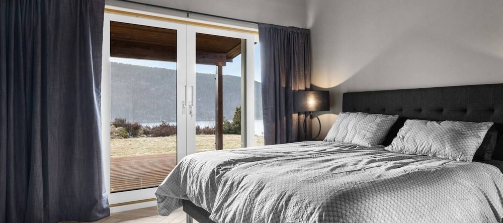 Cottage - Sleeps 14 With Fjord Views, 弗罗恩 — 照片 1