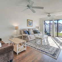 3 Mi to Surfside Beach & Pier: Townhome w/ Balcony, 默特尔比奇 — 照片 5