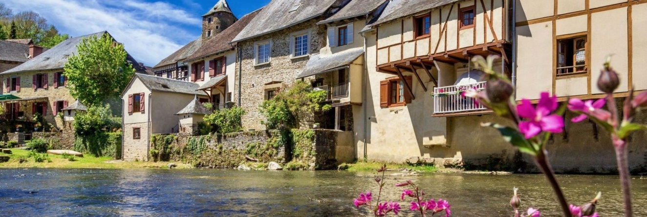 Charming holiday home in Ségur-le-Château with parking, 塞居尔堡 — 照片 1