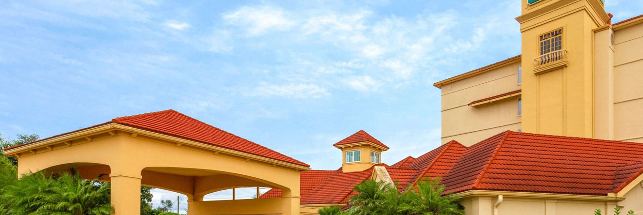La Quinta Inn & Suites by Wyndham Lakeland West, 莱克兰 — 照片 1