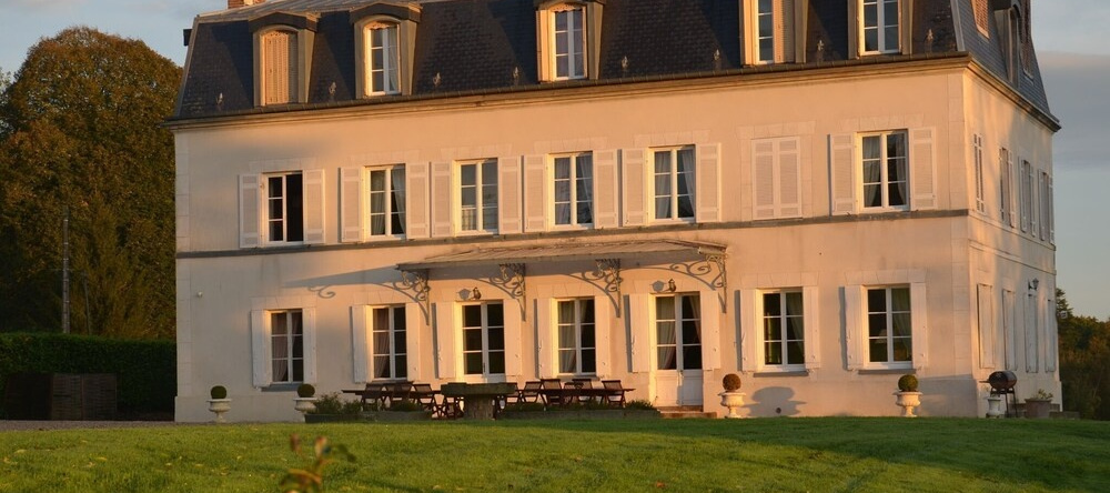 Modish Castle in Asnières with Terrace, 阿涅尔 — 照片 1