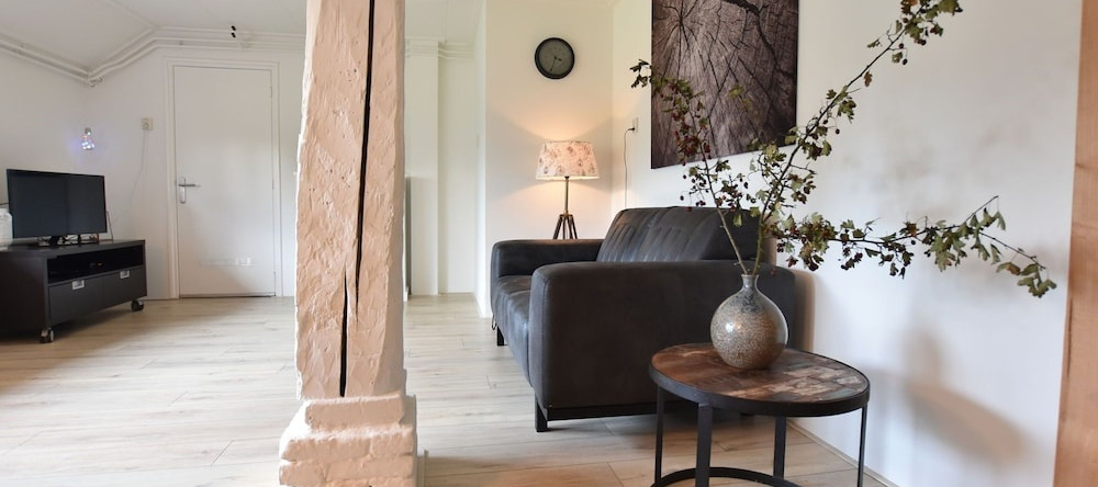 Lovely Apartment with Nice, Vast Views Located in Dwingeloo - Dogs Welcome!, Dwingeloo — photo 1
