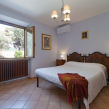 Quiet property set in a genuine context between nature and culture.-CASA PARIS, 圣塞韦里诺马尔凯 — 照片 2