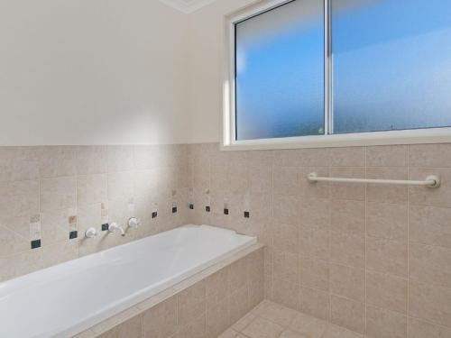 Topviews - 15Second Av Bh, Bonny Hills — photo 1