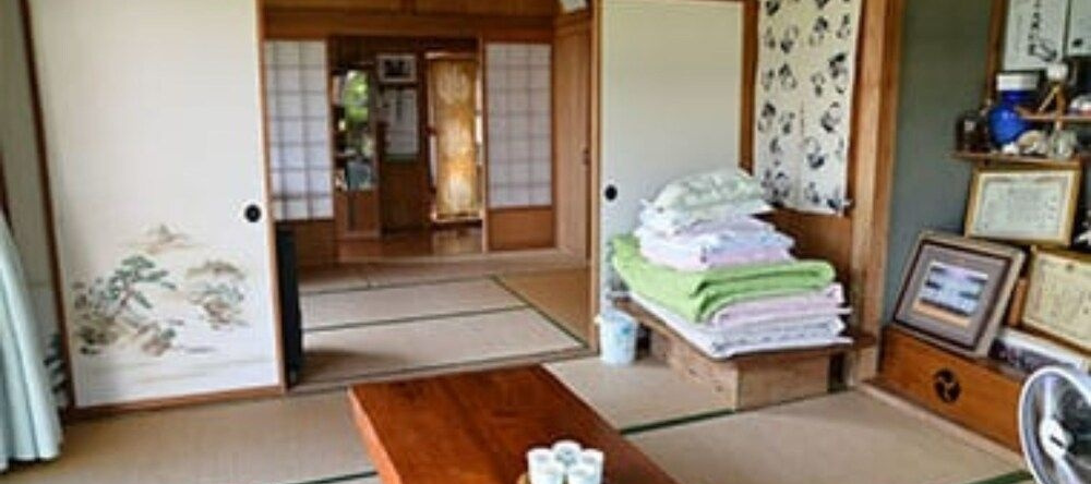 Takaesu Sans Home, Хигаси — фото 1