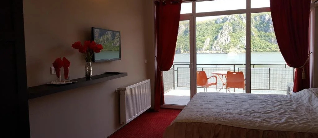 Decebal, Dubova — photo 1