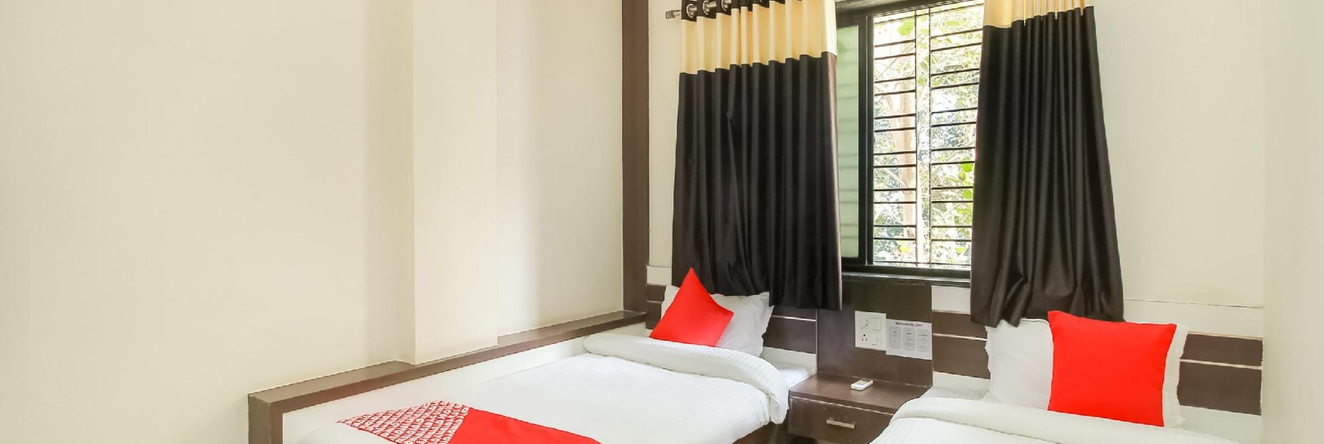 Hotel Unique Inn by OYO Rooms, Dhule — photo 1