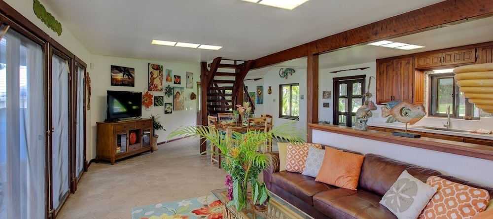Black Sand Beach House 2 Bedroom Home, 凯赫纳 — 照片 1