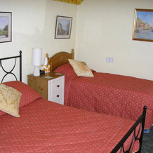 Tudorwood Guest House, Фарнборо — фото 2