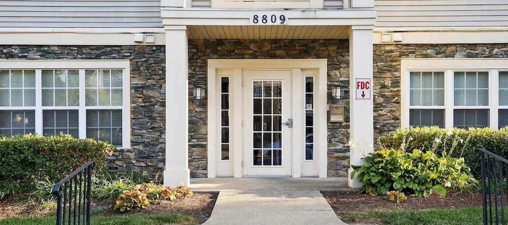 Cozy Pikesville Penthouse With Basketball Arcade 2 Bedroom Condo, Owings Mills — photo 1