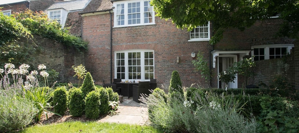 Town House with Garden, 拉伊 — 照片 1