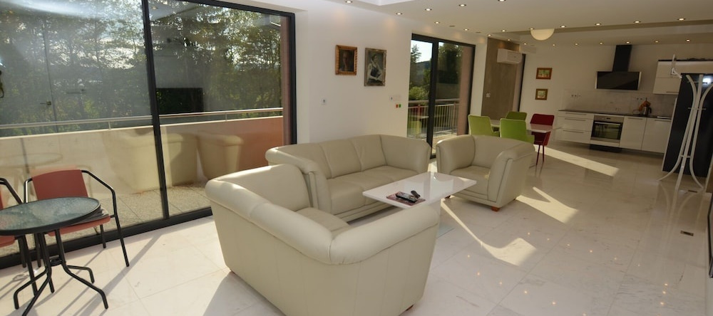 Modern Apartment In Lipno 200M From The Shore And 800M From The Ski Lift, 伏尔塔瓦河畔利普诺 — 照片 1