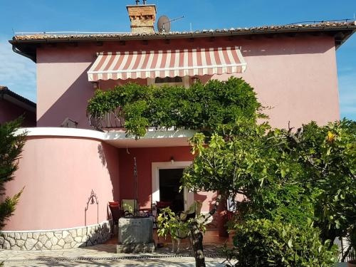 Villa Dora, 克拉列维察 — 照片 1