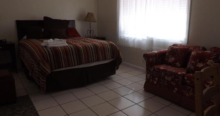 Eamon James Apartments & Suites, Lake Worth — photo 1