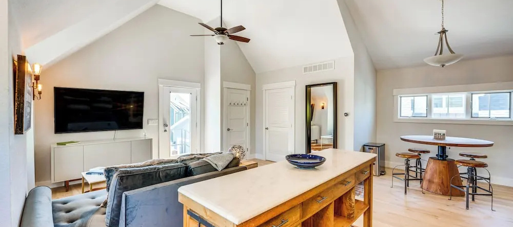 14 Mi to Dtwn Denver: Sleek Westminster Home, Westminster — photo 1