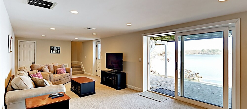33 Sunset - 5 Br Home, Mashpee — photo 1
