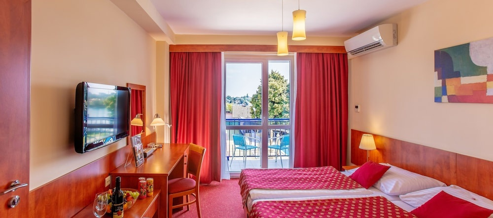 Hotel Senec ****, 塞内茨 — 照片 1