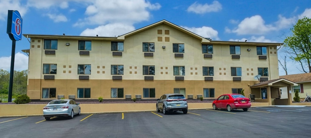 Super 8 Williamsport Area, Монтурсвилль — фото 1