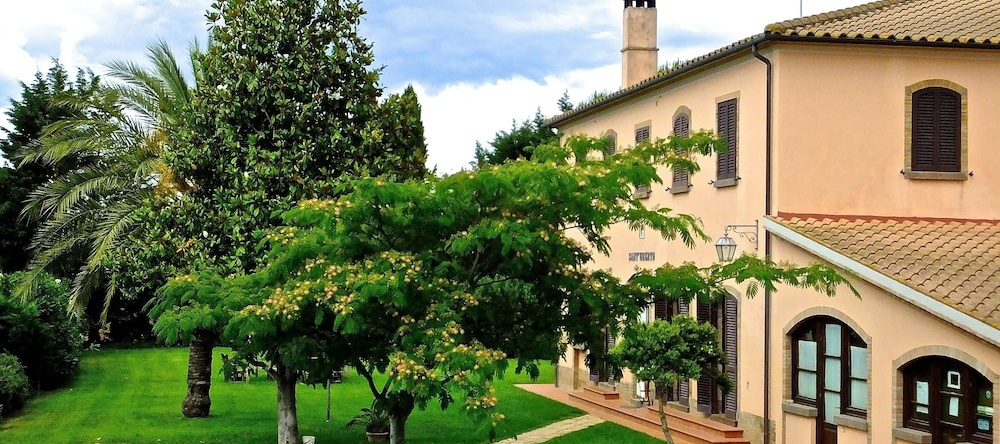 Agriturismo Sant'Uberto, 卡斯塔涅托卡杜奇 — 照片 1