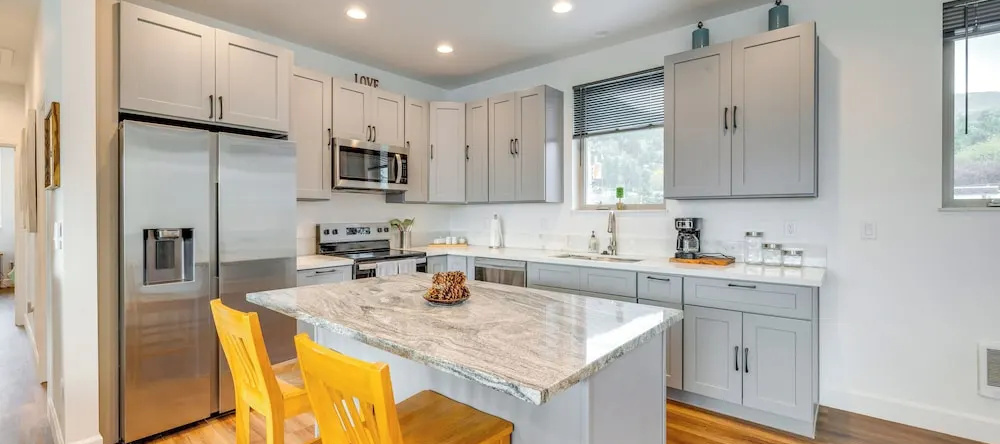 Walk to Marina: Tillamook Bay Apt w/ Water Views!, Garibaldi — photo 1