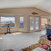 Oceanside Perch 3 Br home by RedAwning, Oceanside — photo 3